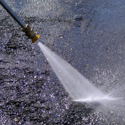 Pressure washer nozzle washing pavement
